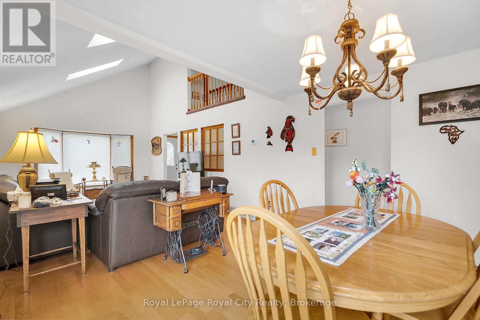 












18 SMART STREET

,
Guelph (Kortright West),




Ontario
N1G4L4

