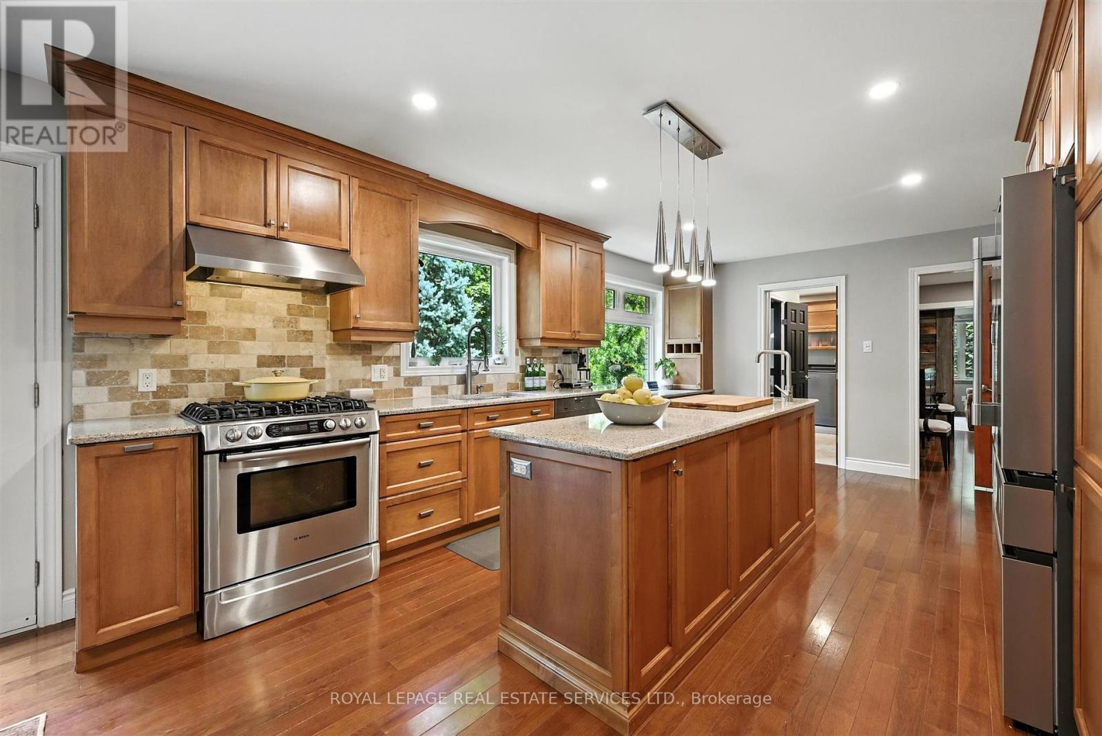 












4240 DUNVEGAN ROAD

,
Burlington,




Ontario
L7L1P8

