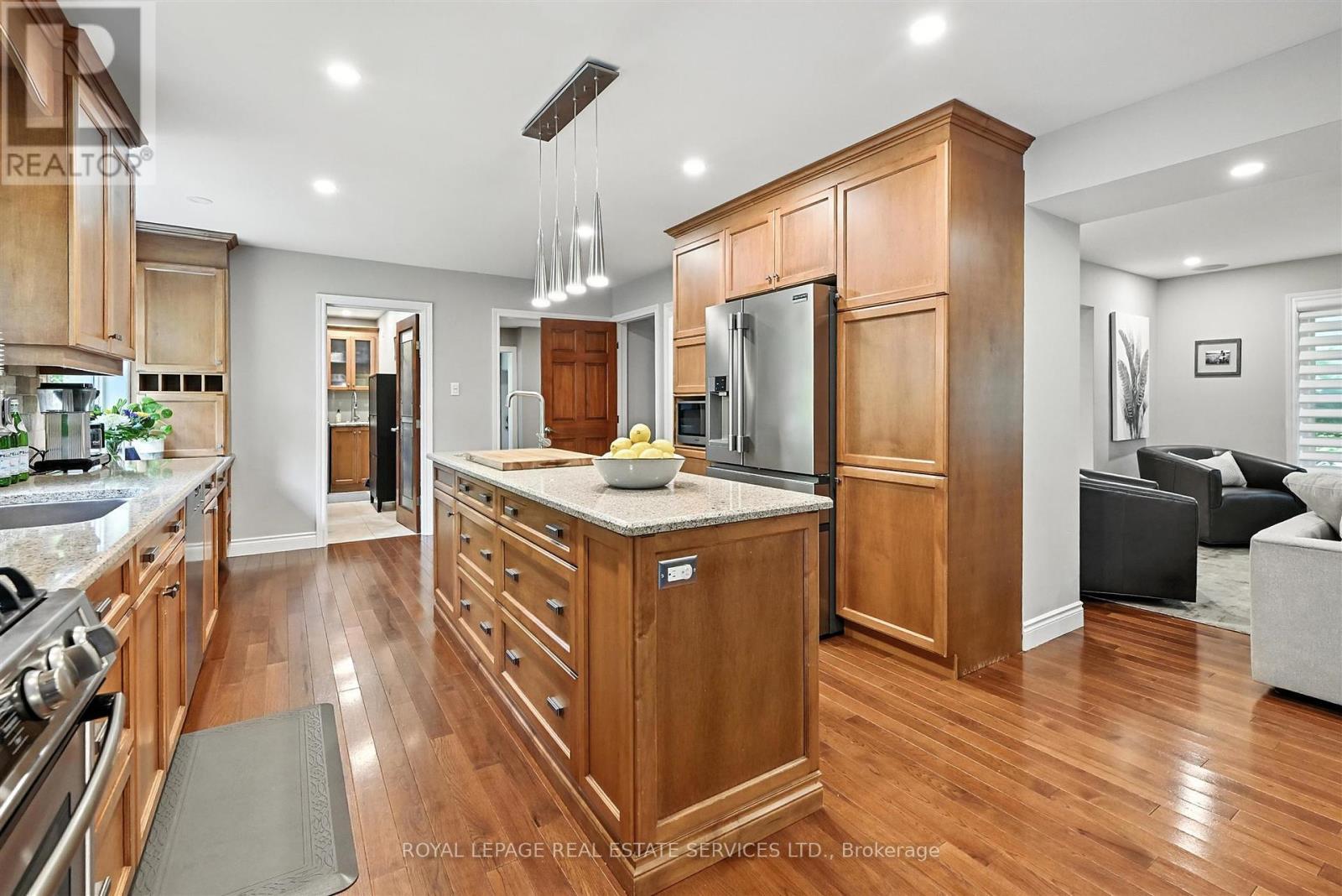 












4240 DUNVEGAN ROAD

,
Burlington,




Ontario
L7L1P8

