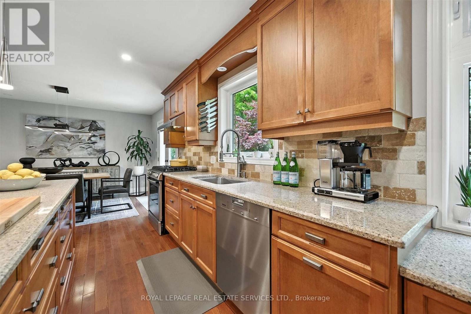 












4240 DUNVEGAN ROAD

,
Burlington,




Ontario
L7L1P8

