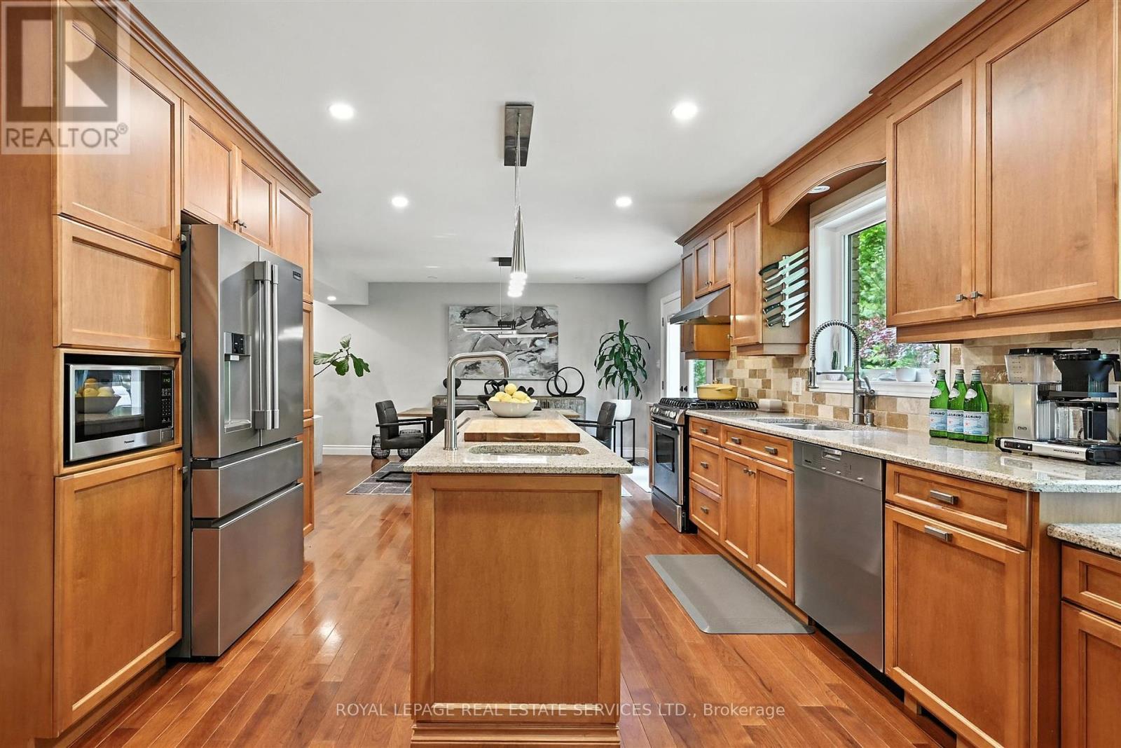 












4240 DUNVEGAN ROAD

,
Burlington,




Ontario
L7L1P8

