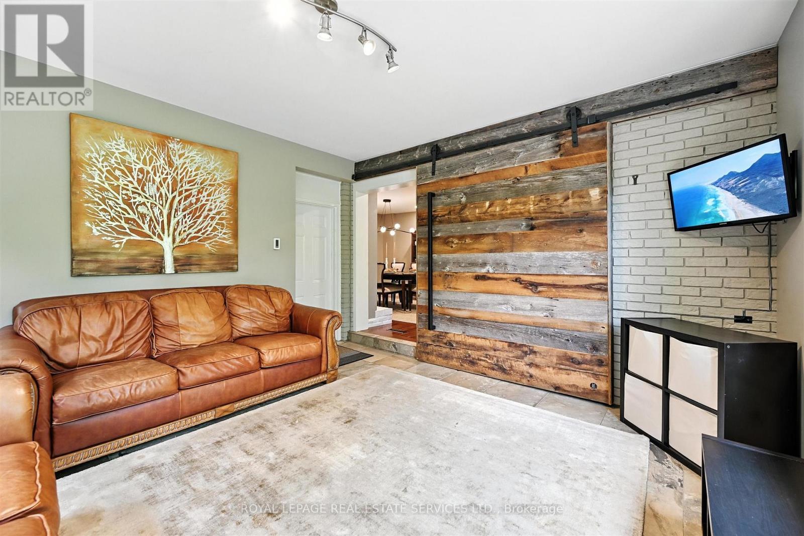 












4240 DUNVEGAN ROAD

,
Burlington,




Ontario
L7L1P8

