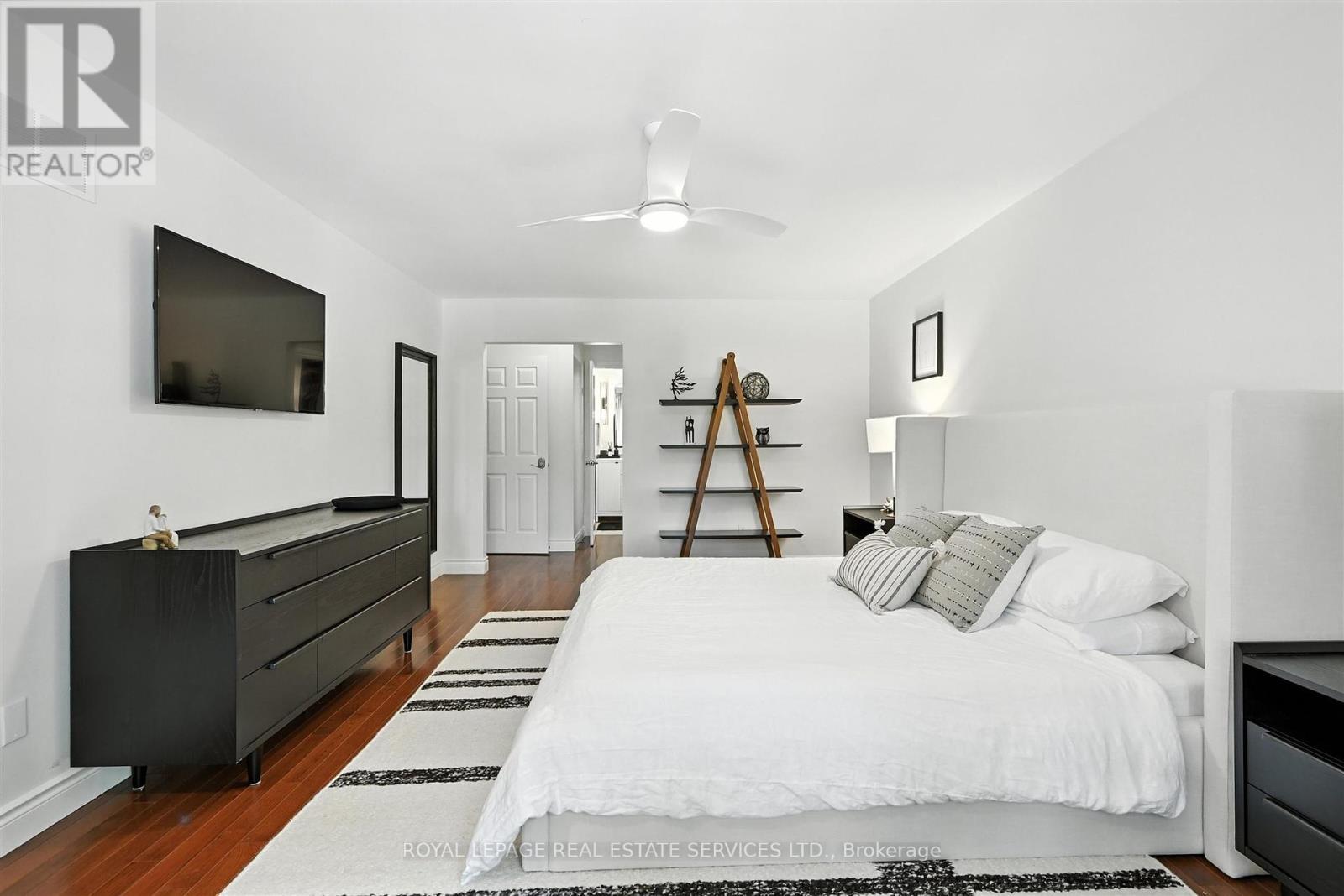 












4240 DUNVEGAN ROAD

,
Burlington,




Ontario
L7L1P8

