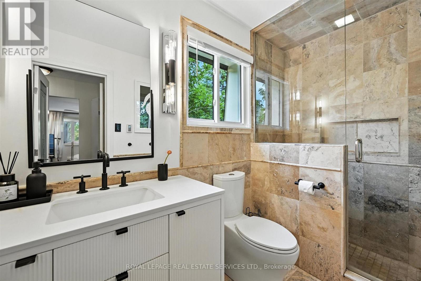 












4240 DUNVEGAN ROAD

,
Burlington,




Ontario
L7L1P8

