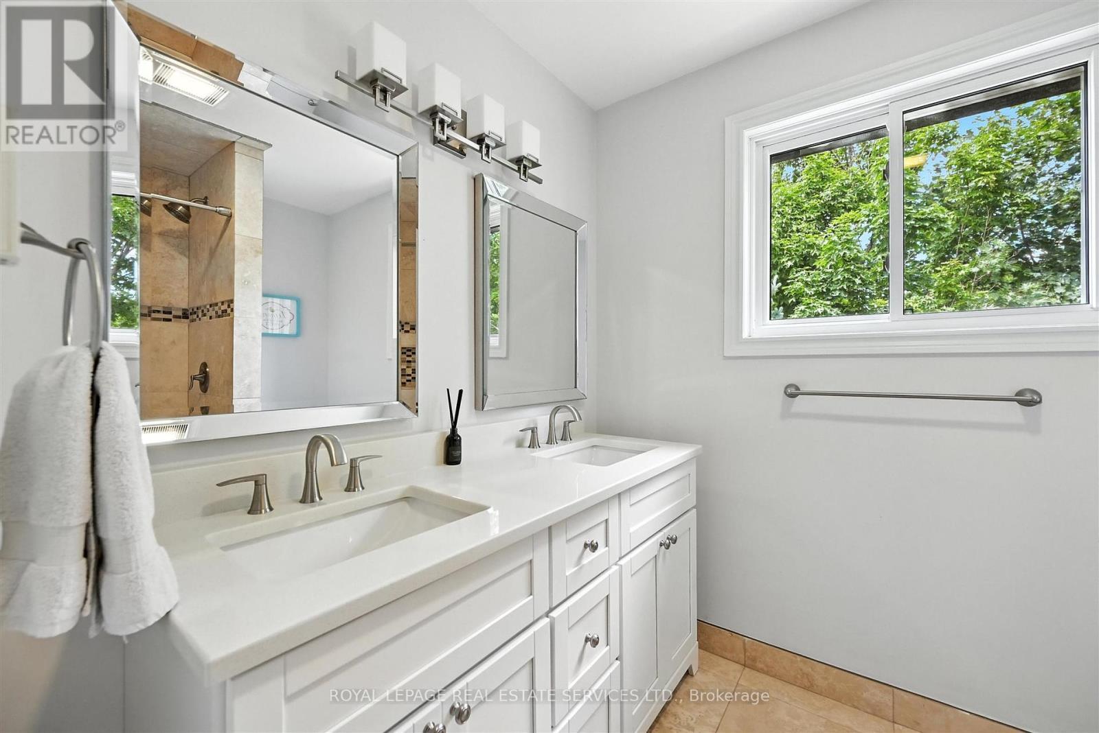 












4240 DUNVEGAN ROAD

,
Burlington,




Ontario
L7L1P8

