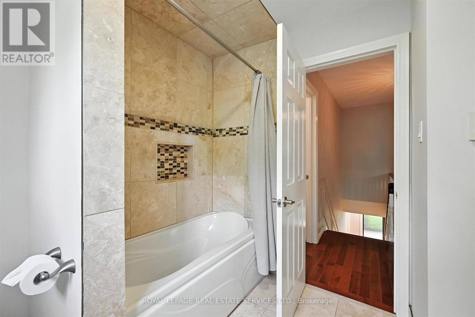 












4240 DUNVEGAN ROAD

,
Burlington,




Ontario
L7L1P8

