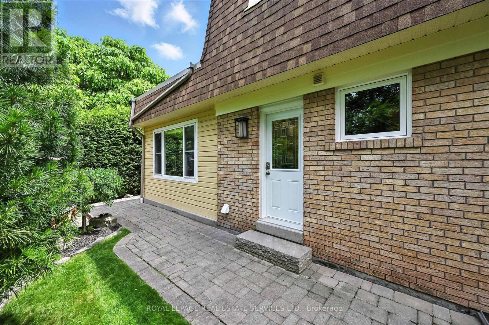 












4240 DUNVEGAN ROAD

,
Burlington,




Ontario
L7L1P8

