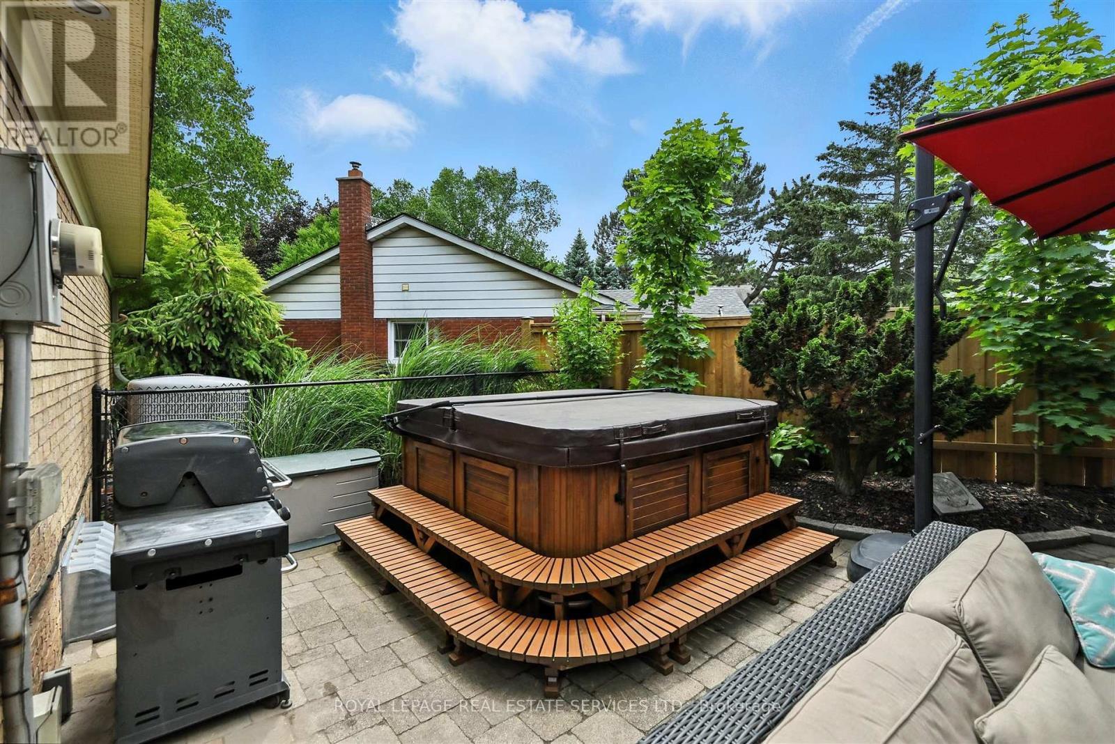 












4240 DUNVEGAN ROAD

,
Burlington,




Ontario
L7L1P8

