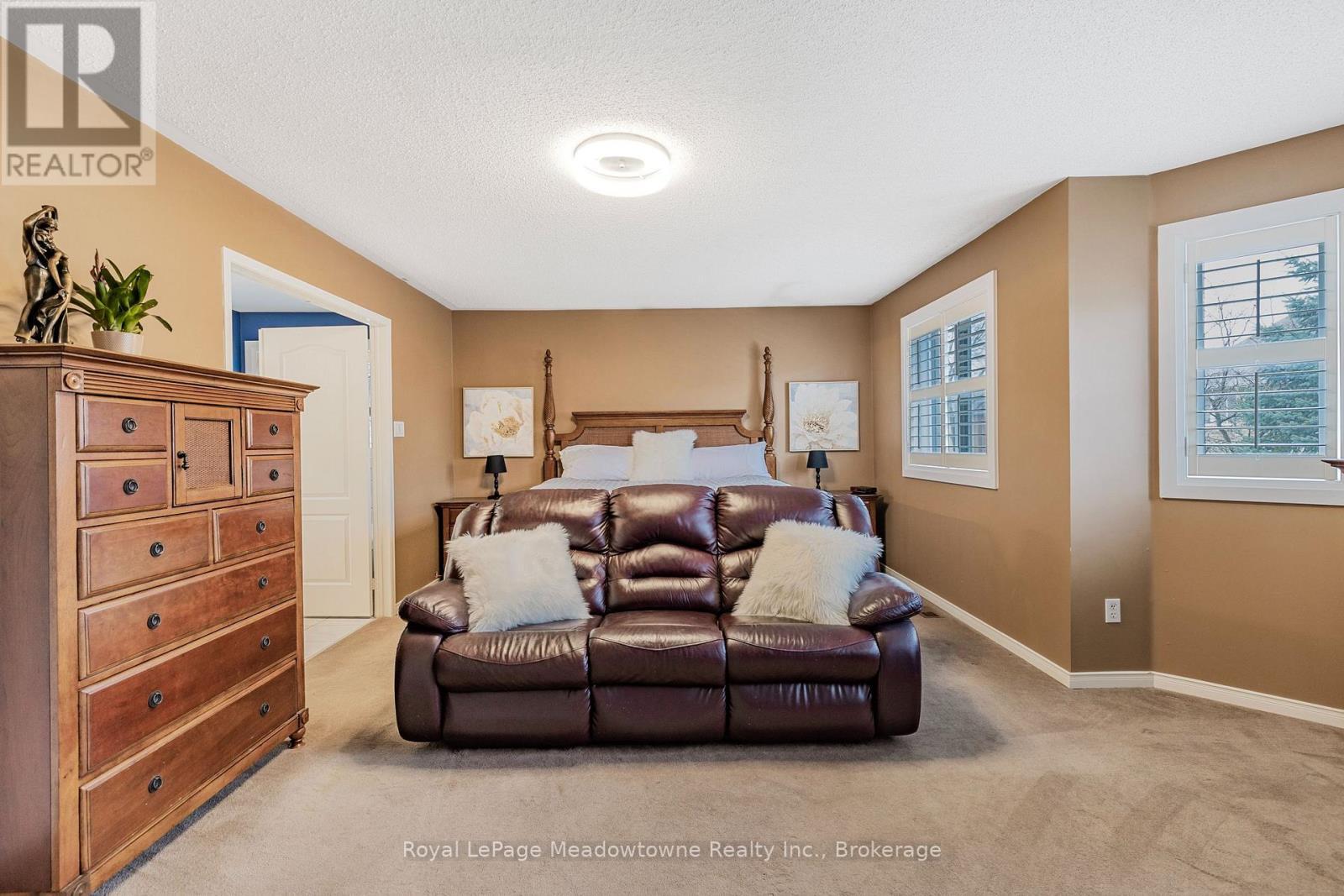












1235 FIELD DRIVE

,
Milton (CL Clarke),




Ontario
L9T6G4

