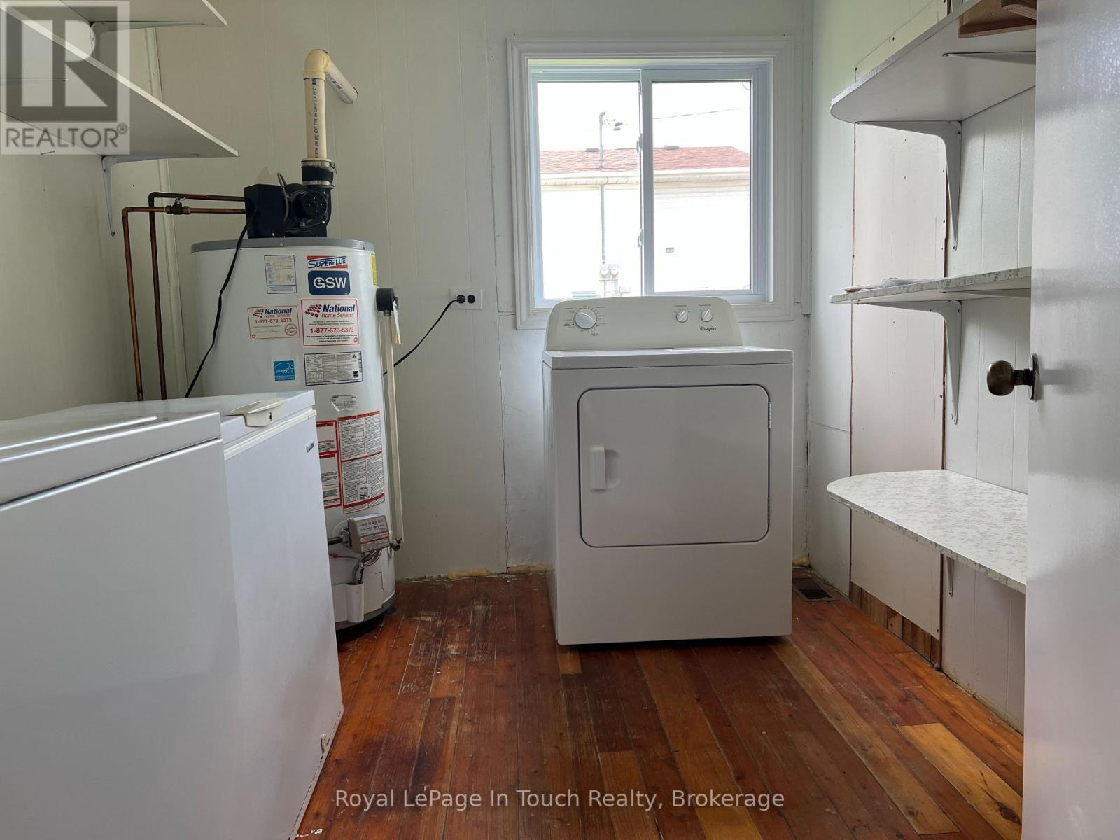 












11 EDWARD STREET

,
Penetanguishene,




Ontario
L9M1L1

