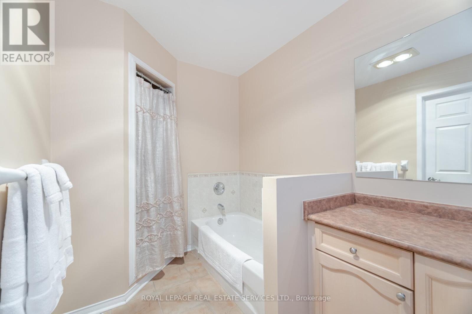












204 EATON STREET

,
Halton Hills,




Ontario
L7G5Y2

