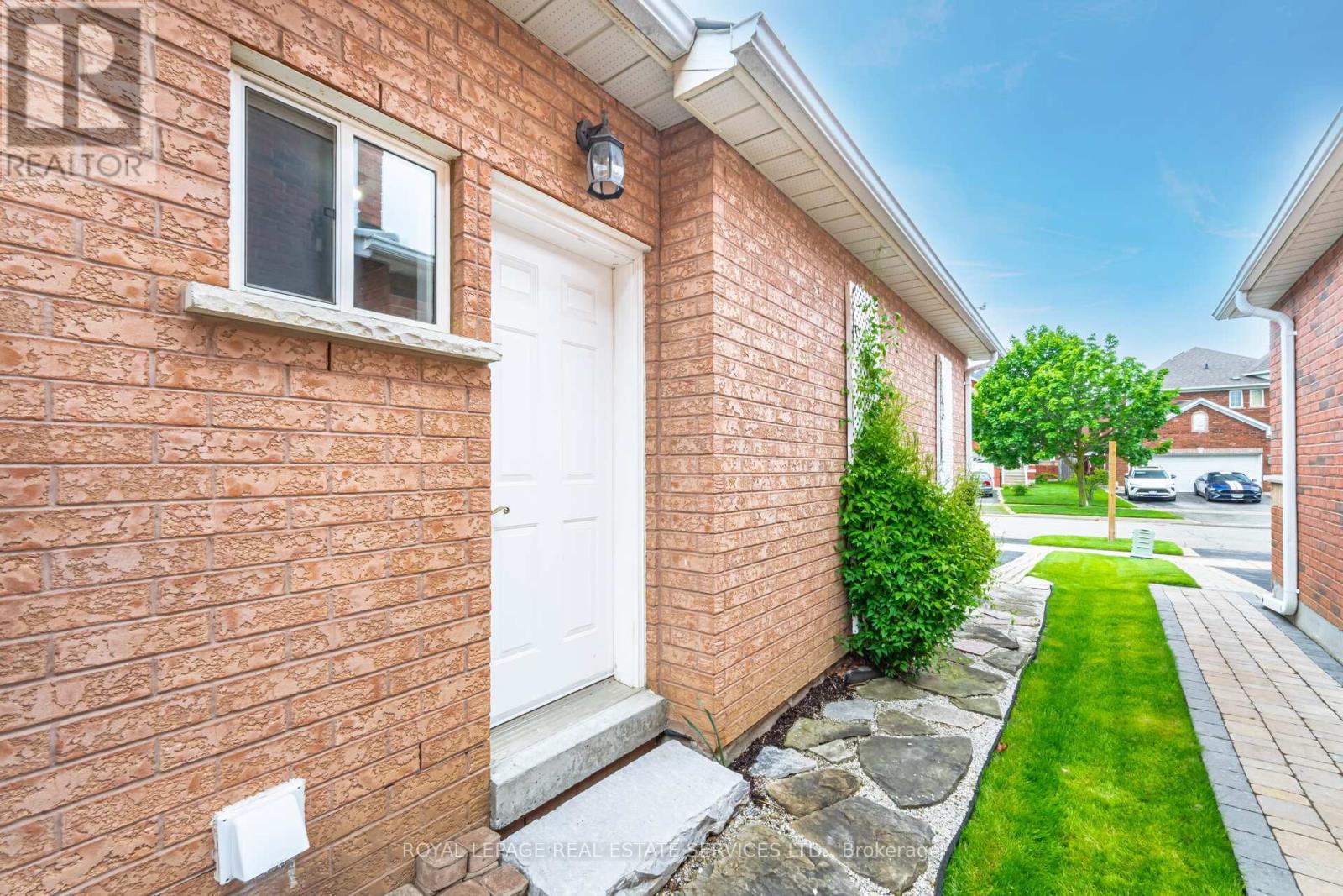 












204 EATON STREET

,
Halton Hills,




Ontario
L7G5Y2


