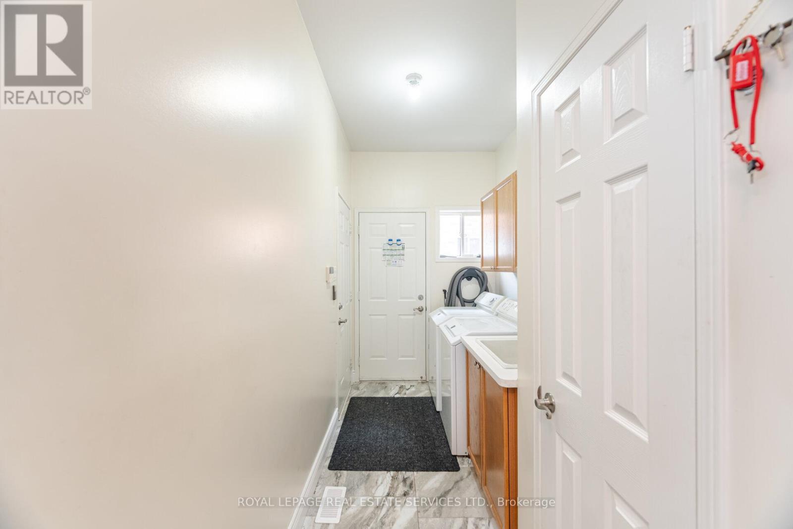 












204 EATON STREET

,
Halton Hills,




Ontario
L7G5Y2

