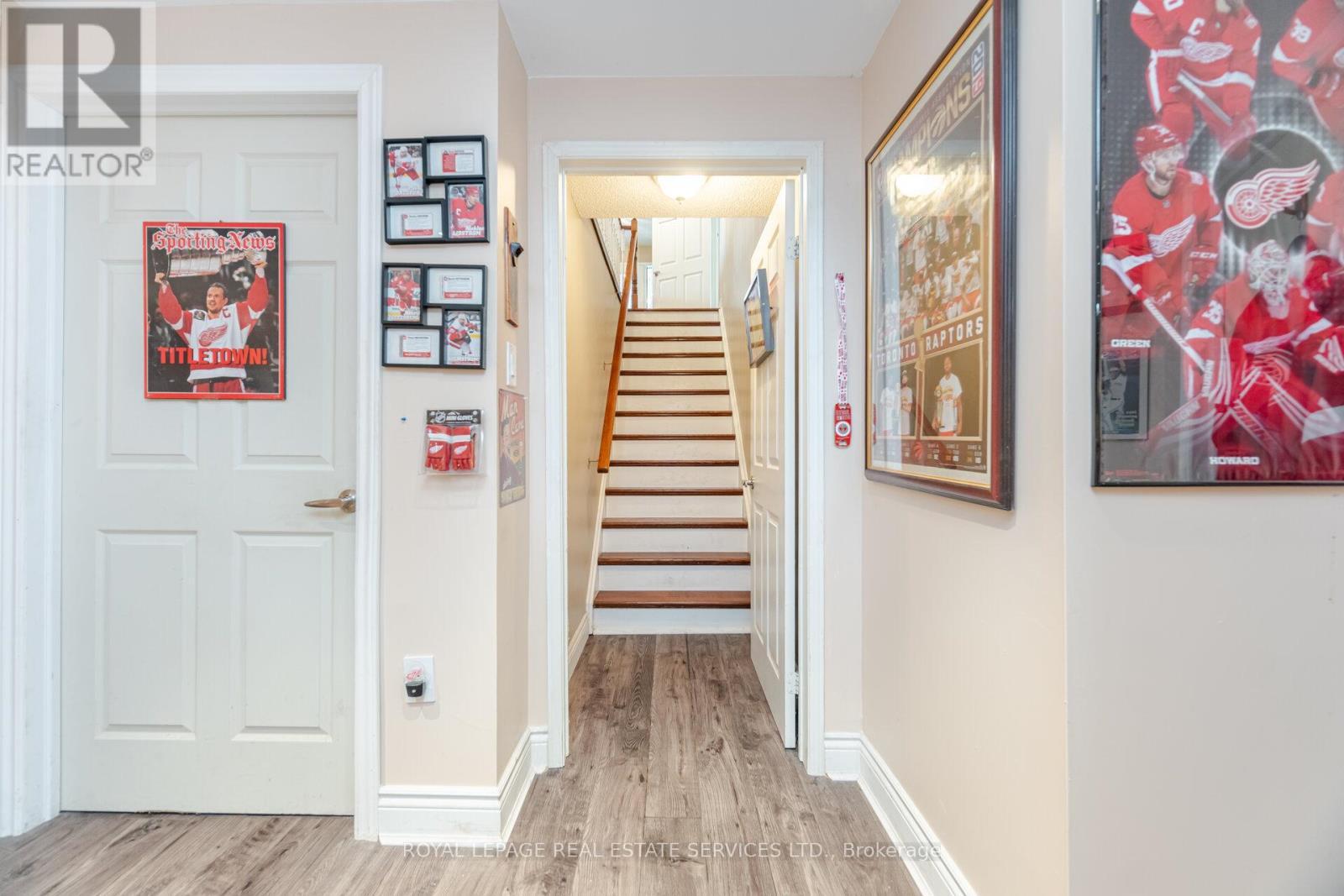 












204 EATON STREET

,
Halton Hills,




Ontario
L7G5Y2

