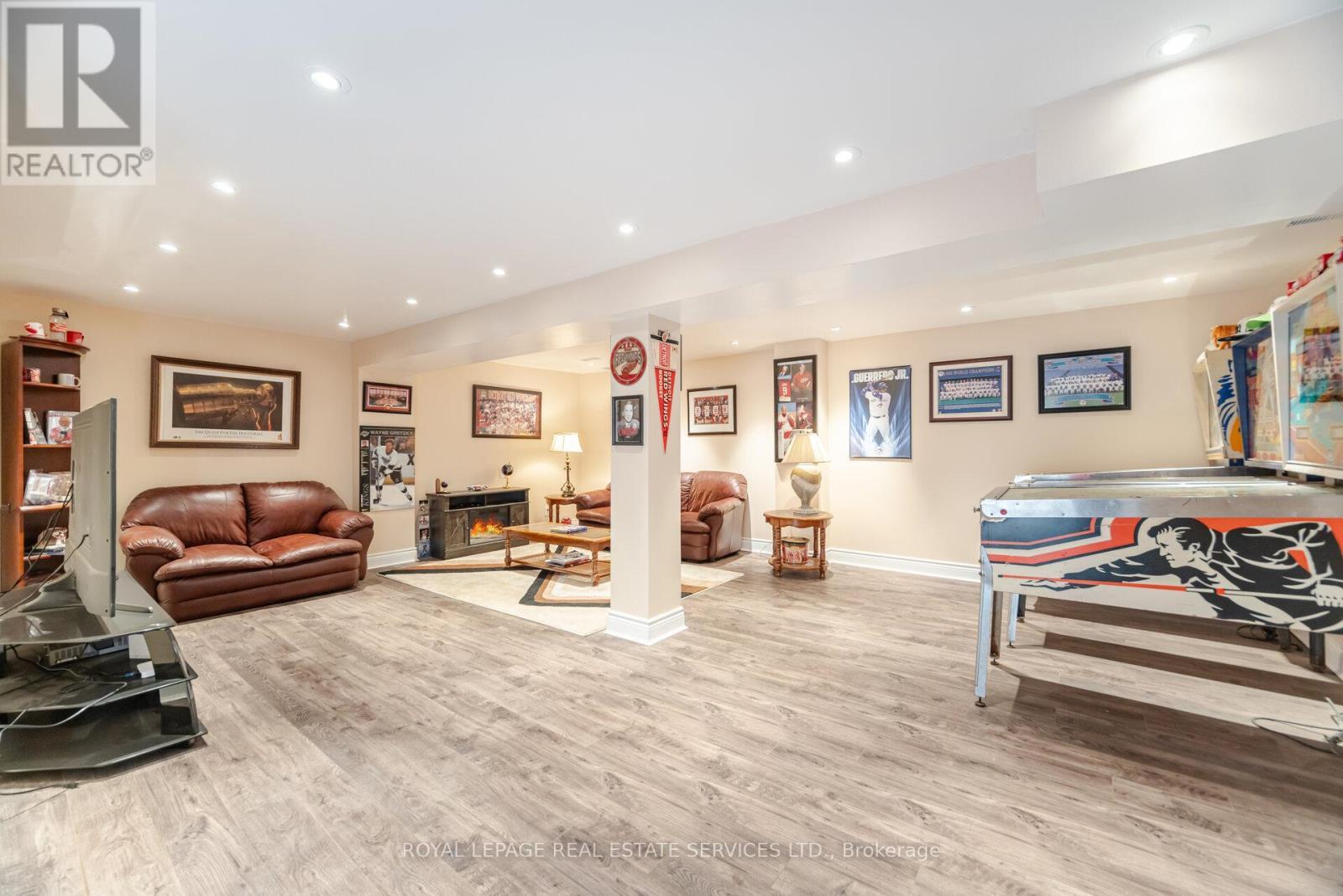 












204 EATON STREET

,
Halton Hills,




Ontario
L7G5Y2


