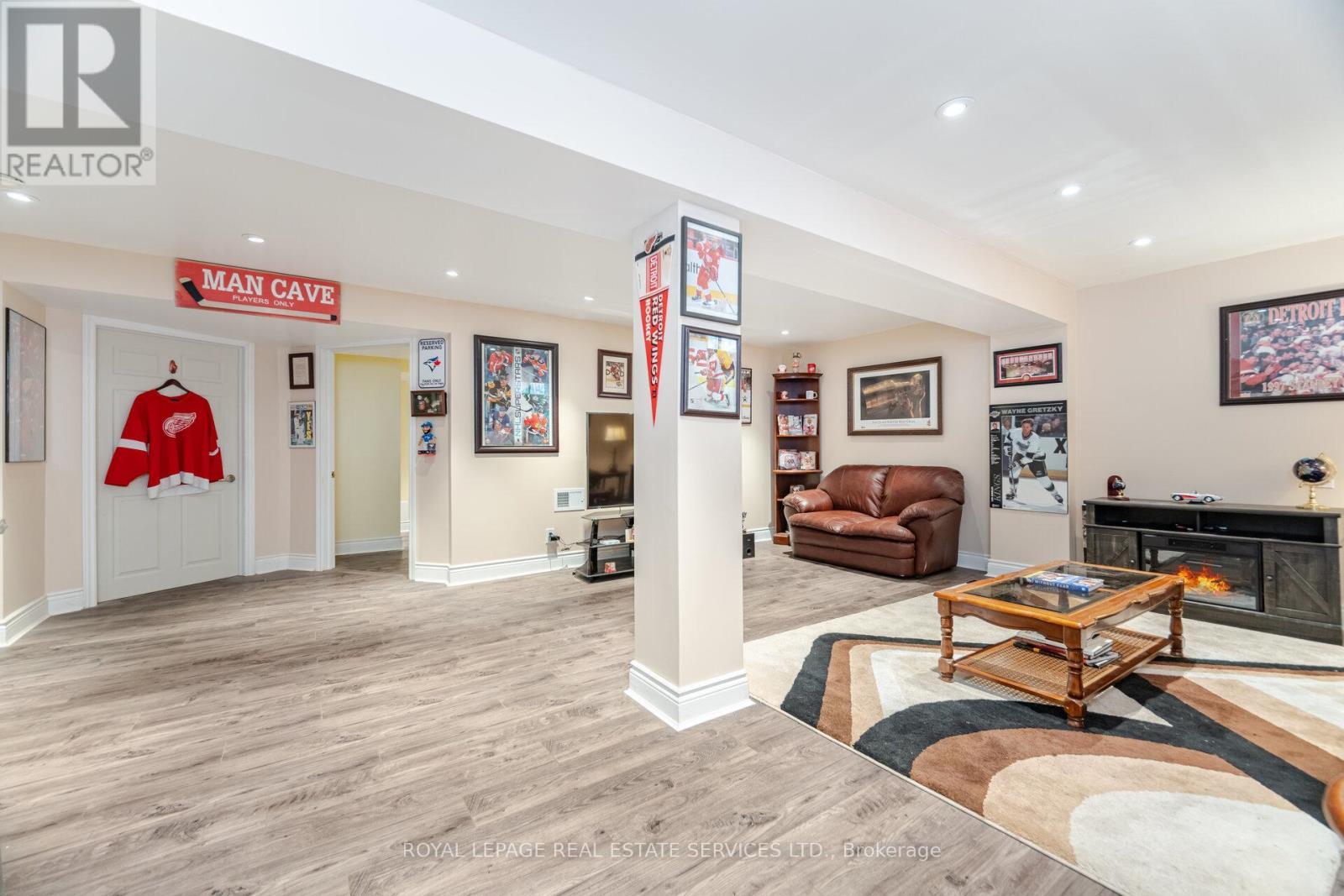 












204 EATON STREET

,
Halton Hills,




Ontario
L7G5Y2

