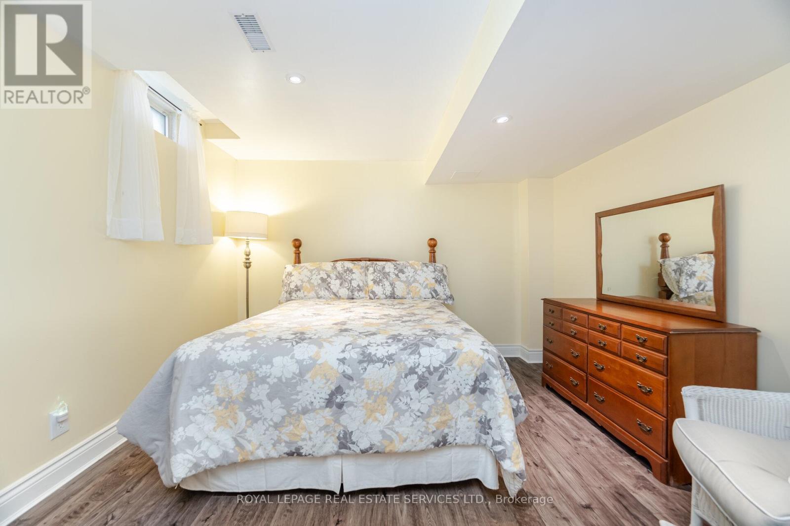 












204 EATON STREET

,
Halton Hills,




Ontario
L7G5Y2

