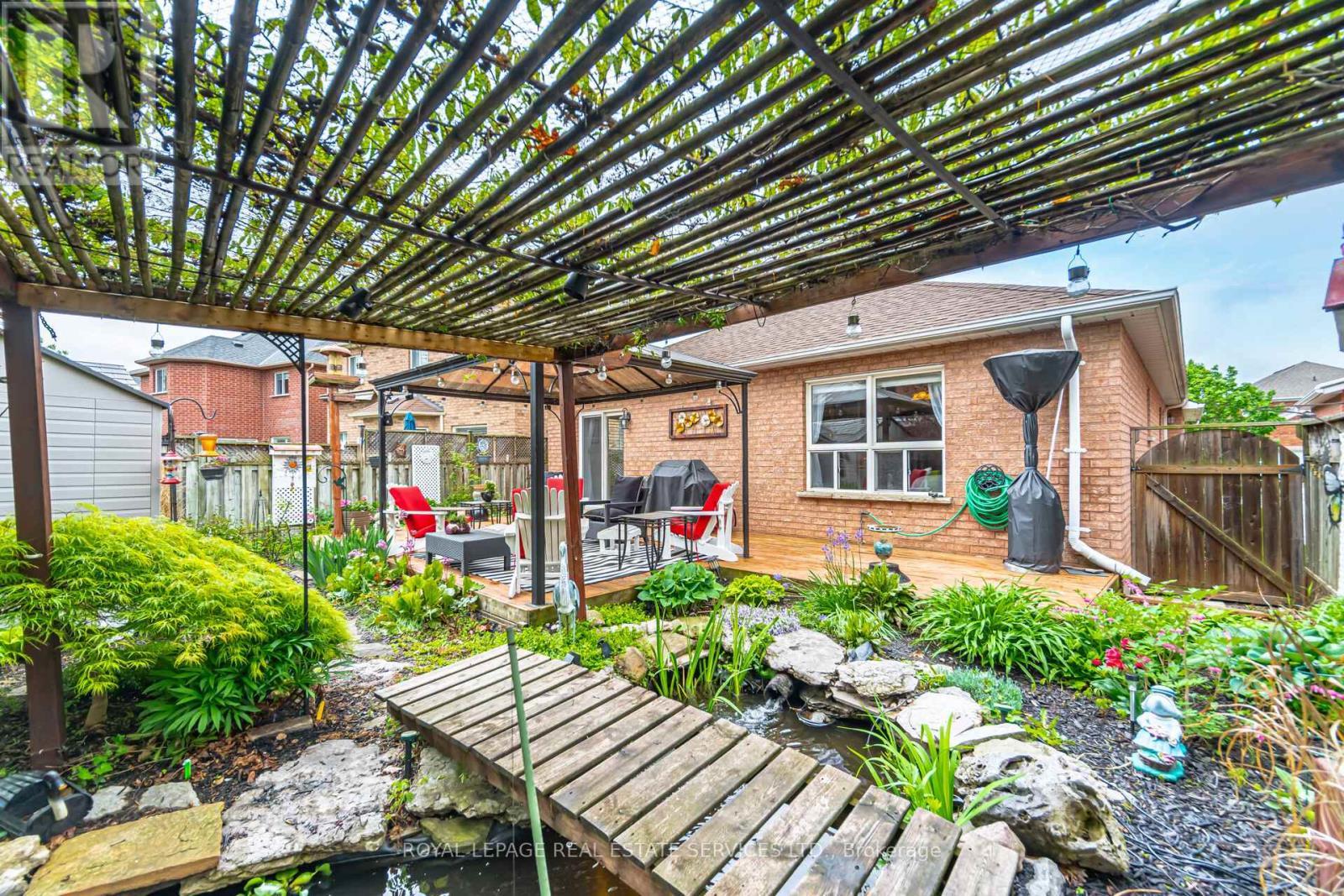 












204 EATON STREET

,
Halton Hills,




Ontario
L7G5Y2

