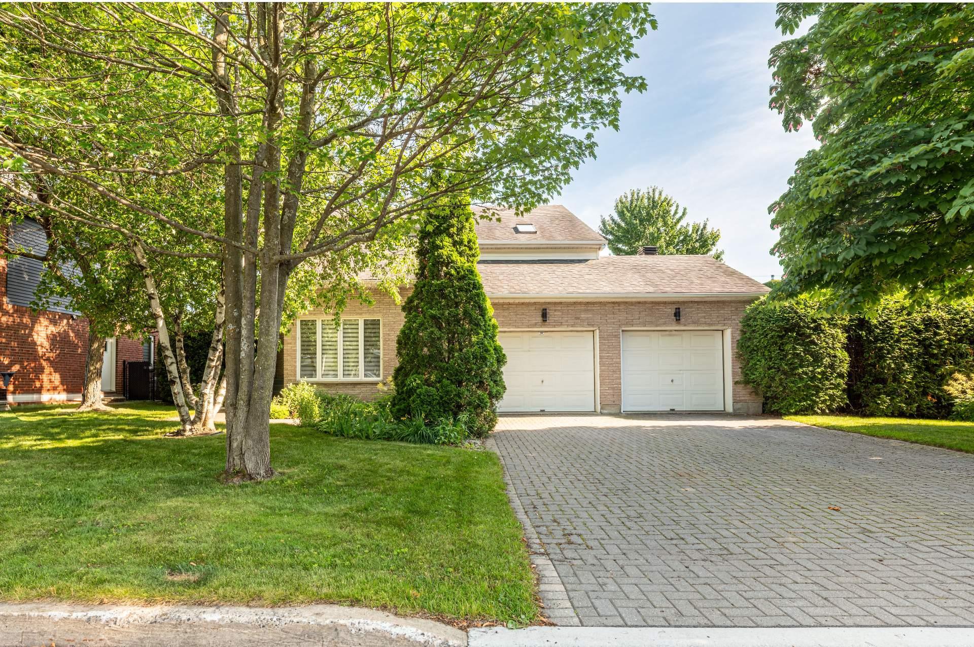 









325


Rue Gouin

,
Saint-Bruno-de-Montarville,




QC
J3V6C8

