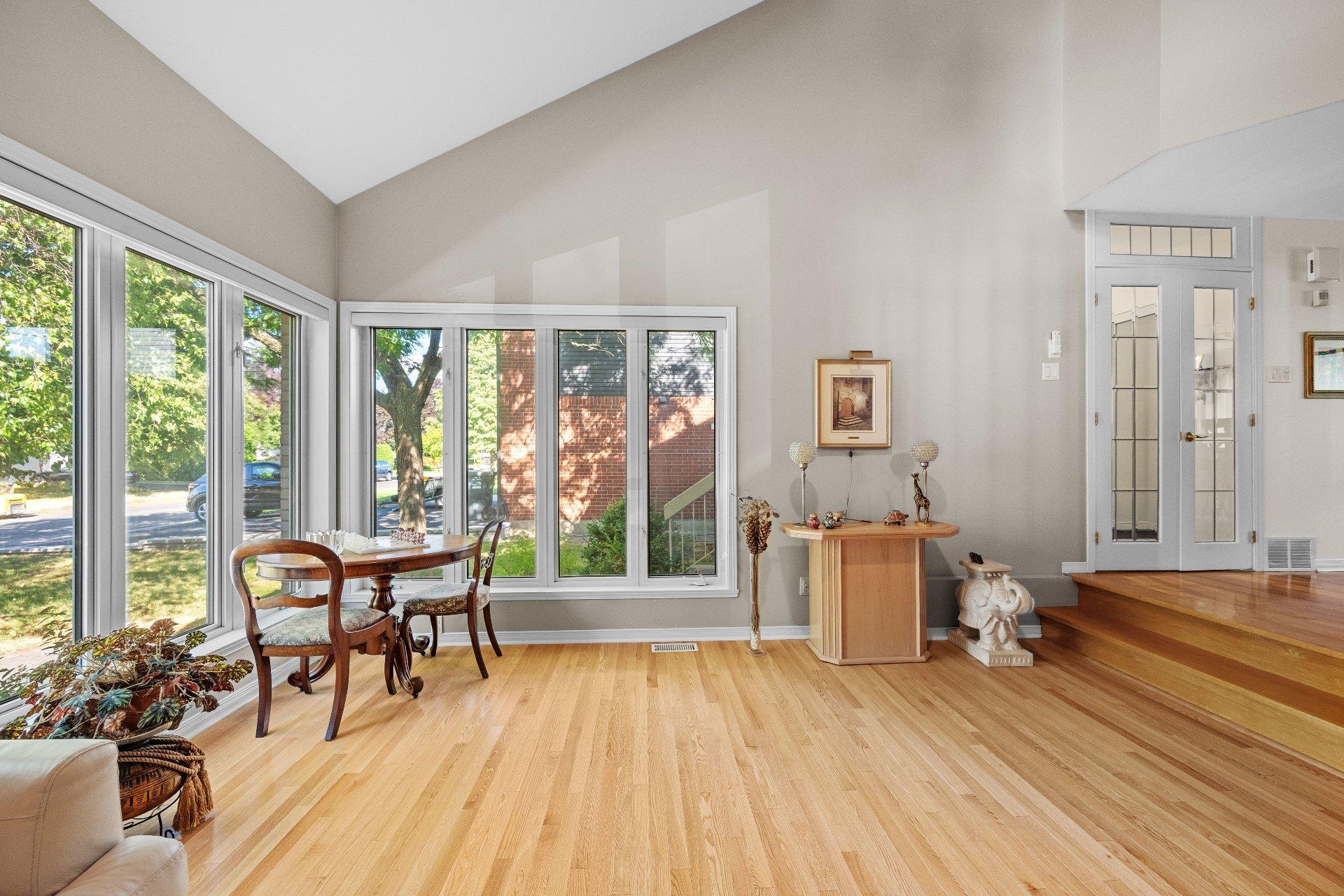 









325


Rue Gouin

,
Saint-Bruno-de-Montarville,




QC
J3V6C8

