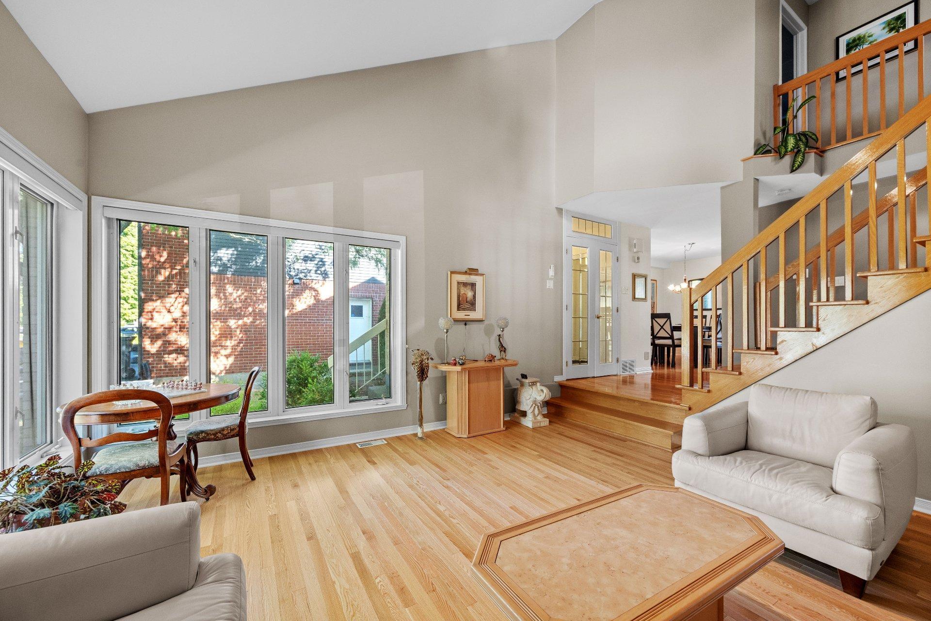 









325


Rue Gouin

,
Saint-Bruno-de-Montarville,




QC
J3V6C8

