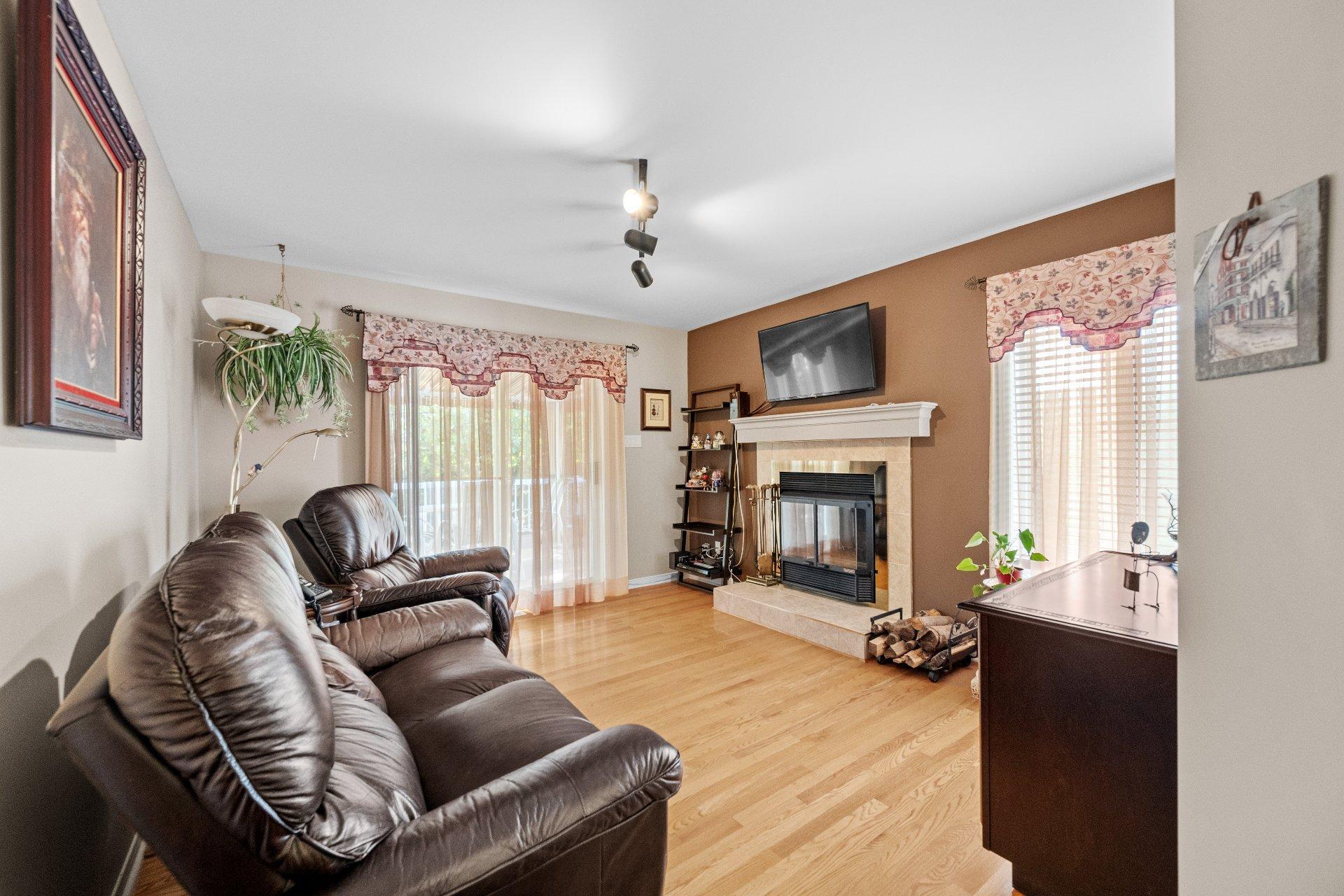 









325


Rue Gouin

,
Saint-Bruno-de-Montarville,




QC
J3V6C8

