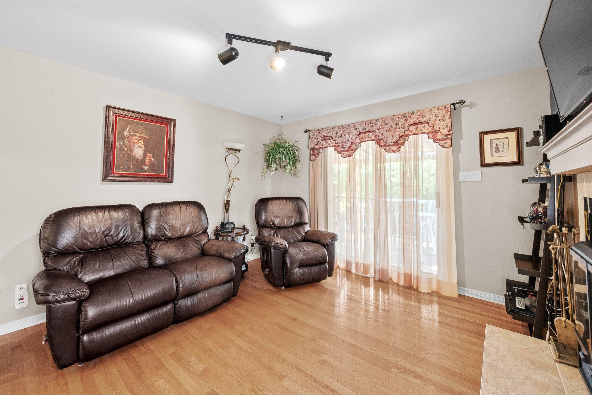 









325


Rue Gouin

,
Saint-Bruno-de-Montarville,




QC
J3V6C8

