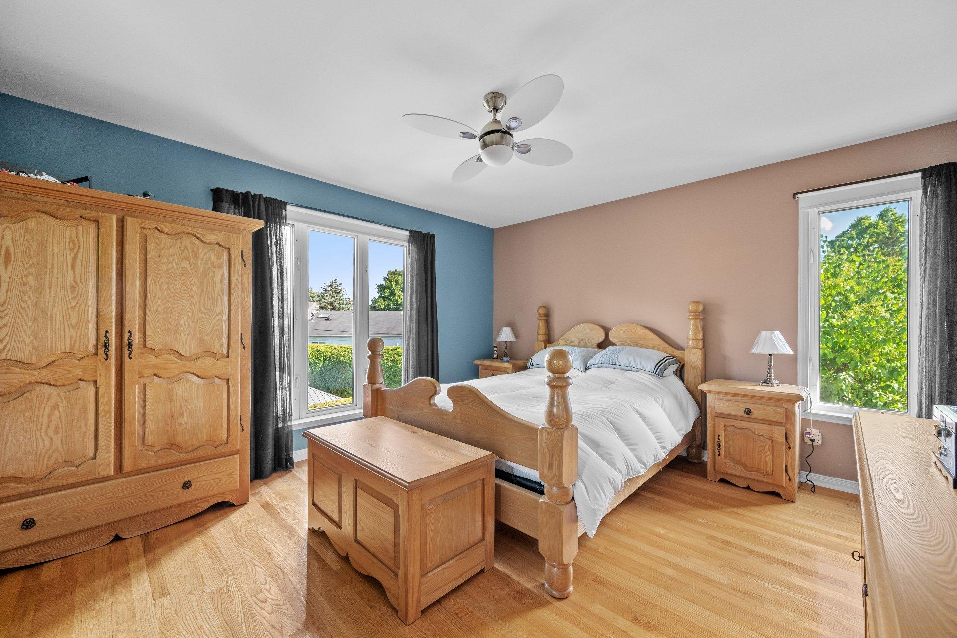 









325


Rue Gouin

,
Saint-Bruno-de-Montarville,




QC
J3V6C8

