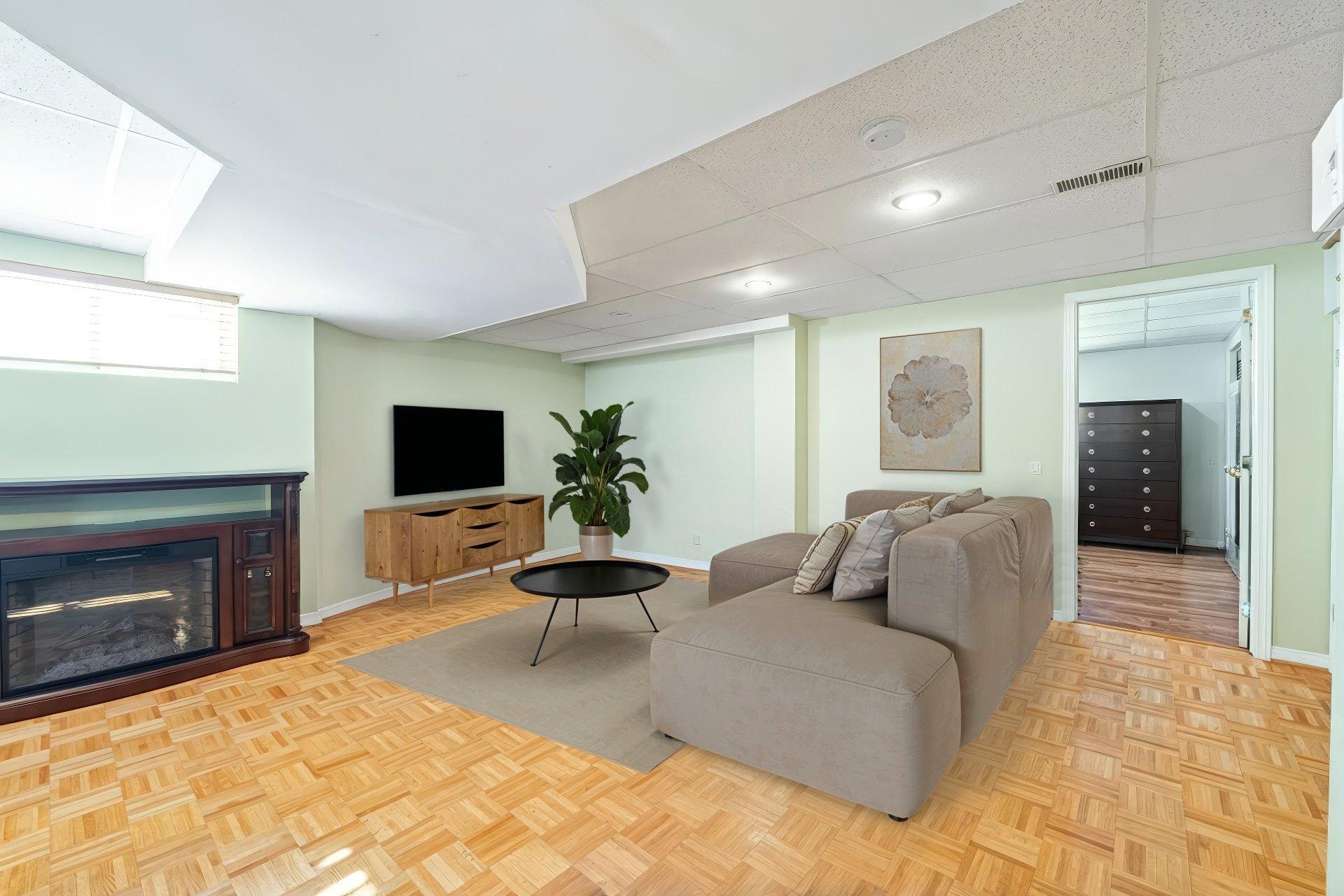 









325


Rue Gouin

,
Saint-Bruno-de-Montarville,




QC
J3V6C8

