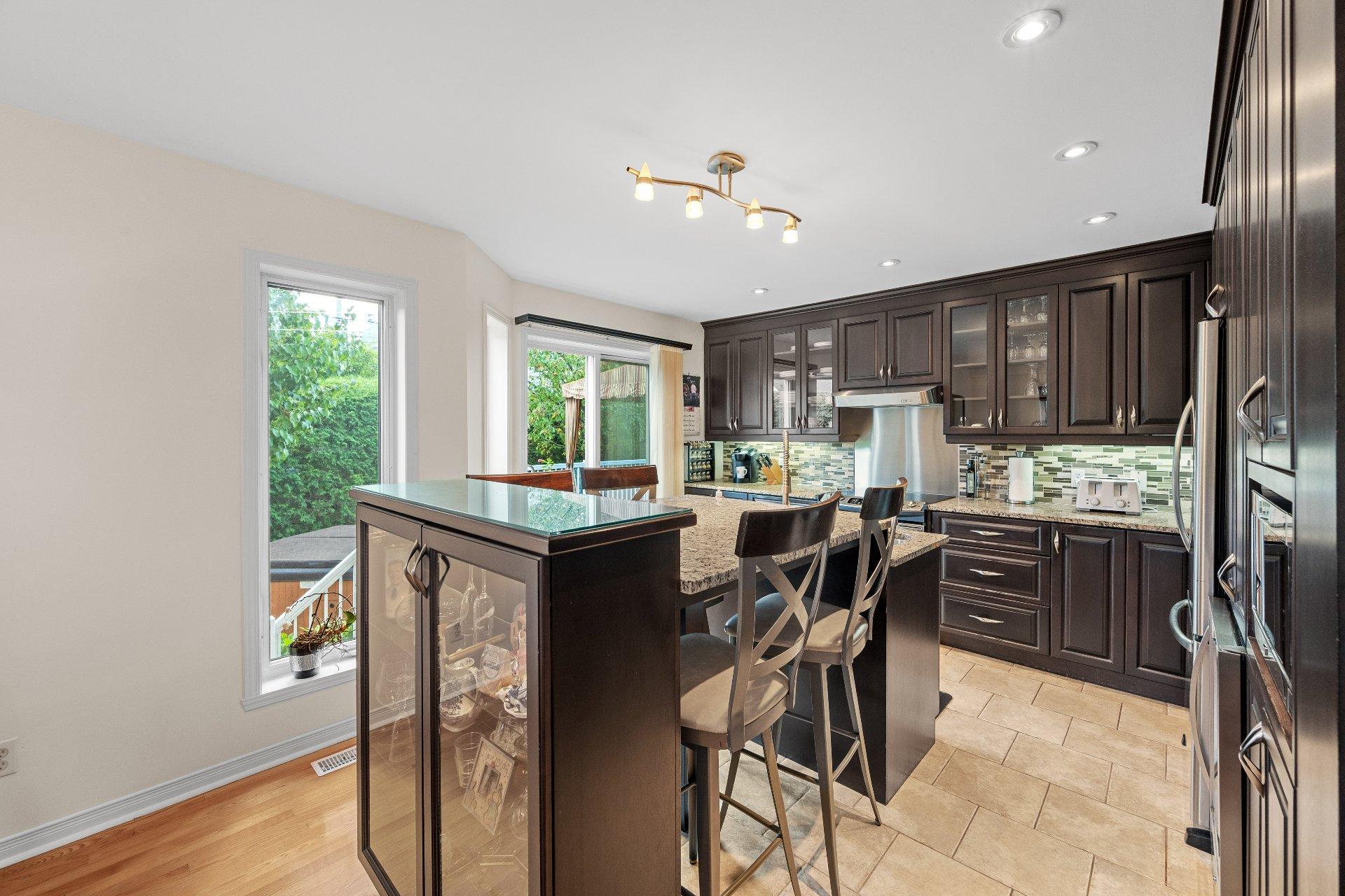 









325


Rue Gouin

,
Saint-Bruno-de-Montarville,




QC
J3V6C8

