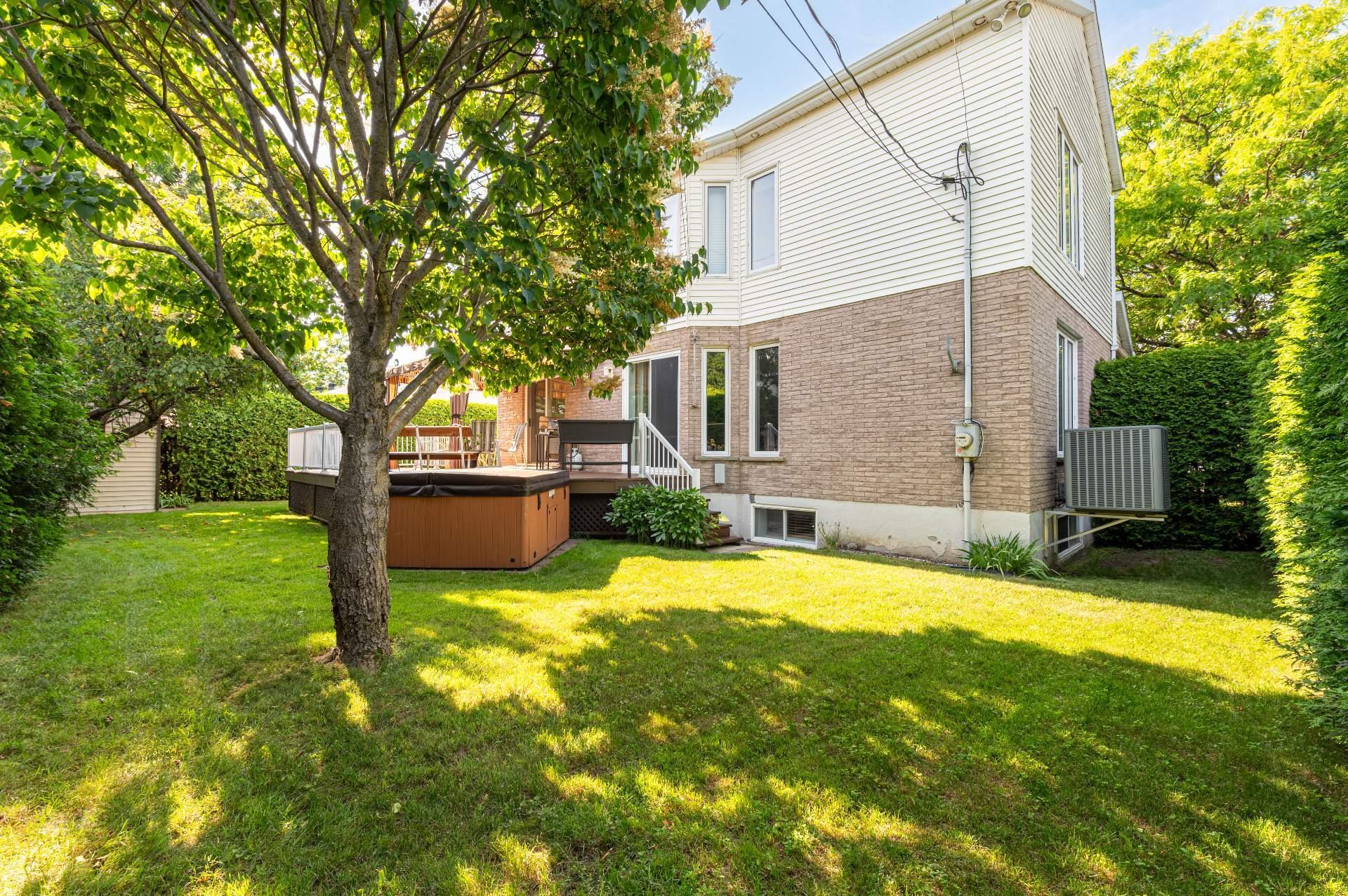 









325


Rue Gouin

,
Saint-Bruno-de-Montarville,




QC
J3V6C8

