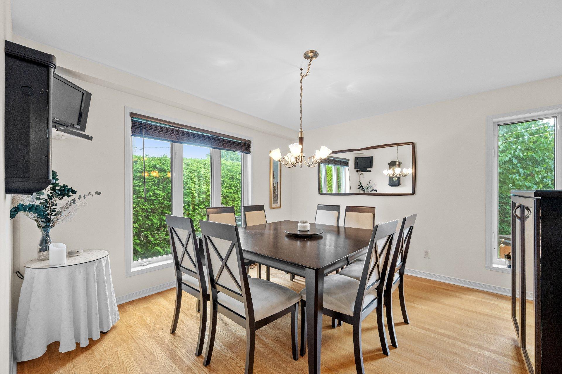 









325


Rue Gouin

,
Saint-Bruno-de-Montarville,




QC
J3V6C8

