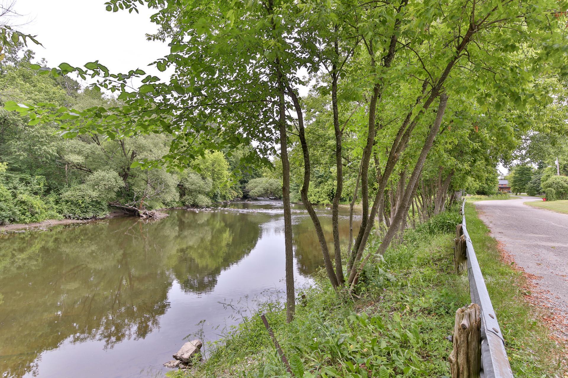 









7


Rue Riverside 

,
Stanbridge East,




QC
J0J2H0

