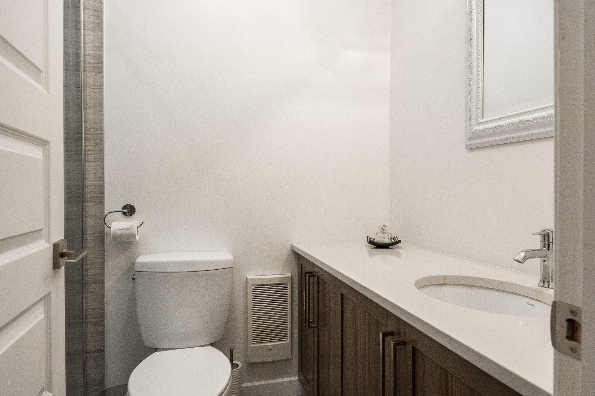 









5780B


Av. Parkhaven

,
Côte-Saint-Luc,




QC
H4W1X9

