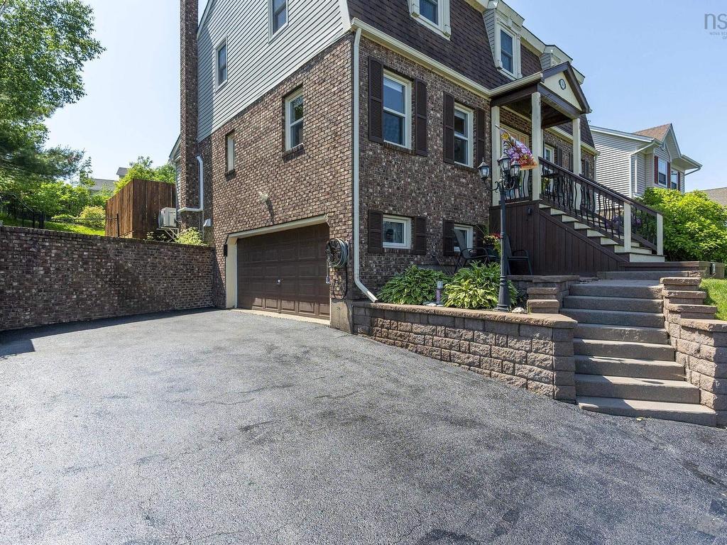 












74 Lakeshire Crescent

,
Cole Harbour,




NS
B2V 2N7

