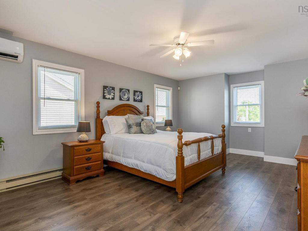 












74 Lakeshire Crescent

,
Cole Harbour,




NS
B2V 2N7

