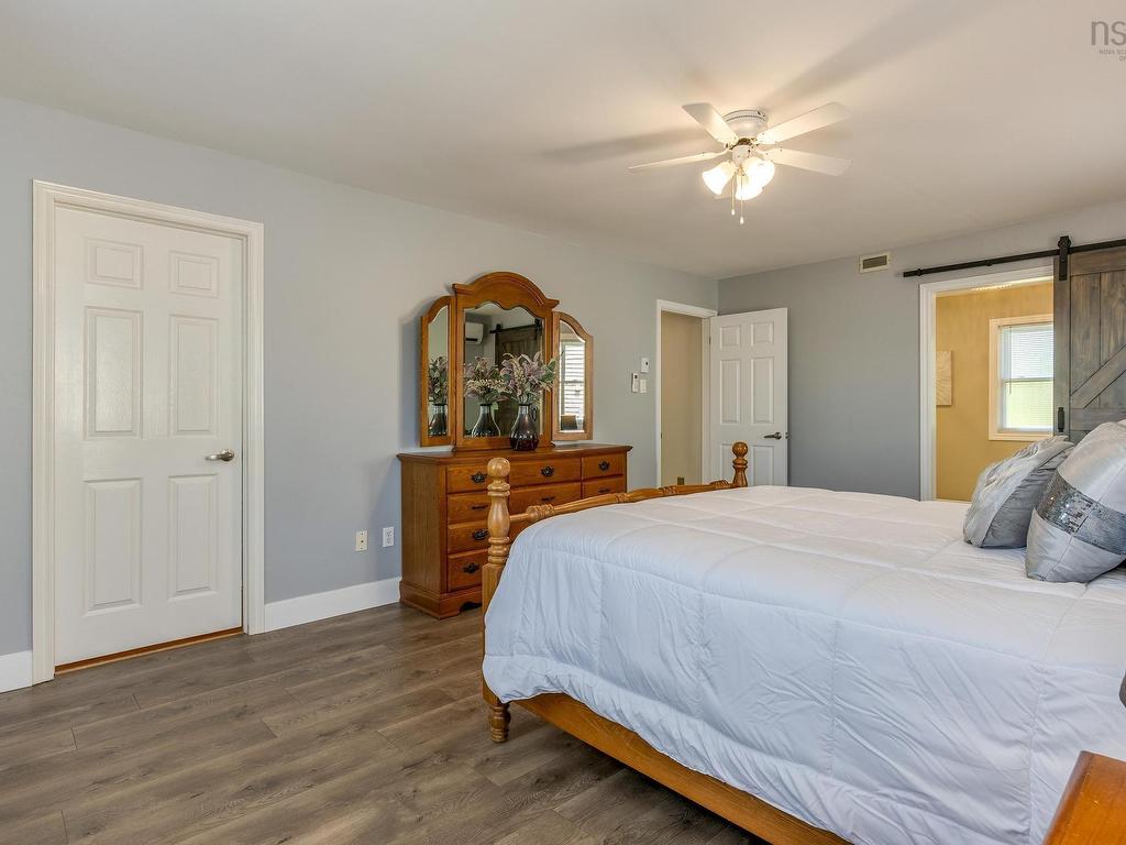 












74 Lakeshire Crescent

,
Cole Harbour,




NS
B2V 2N7

