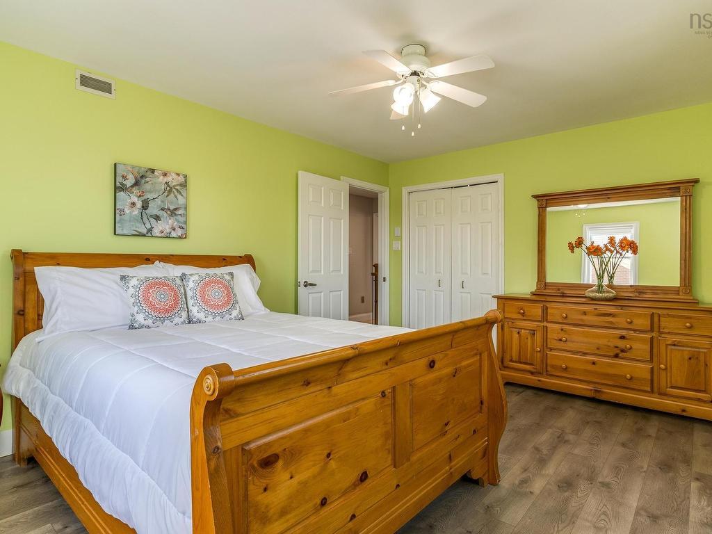 












74 Lakeshire Crescent

,
Cole Harbour,




NS
B2V 2N7

