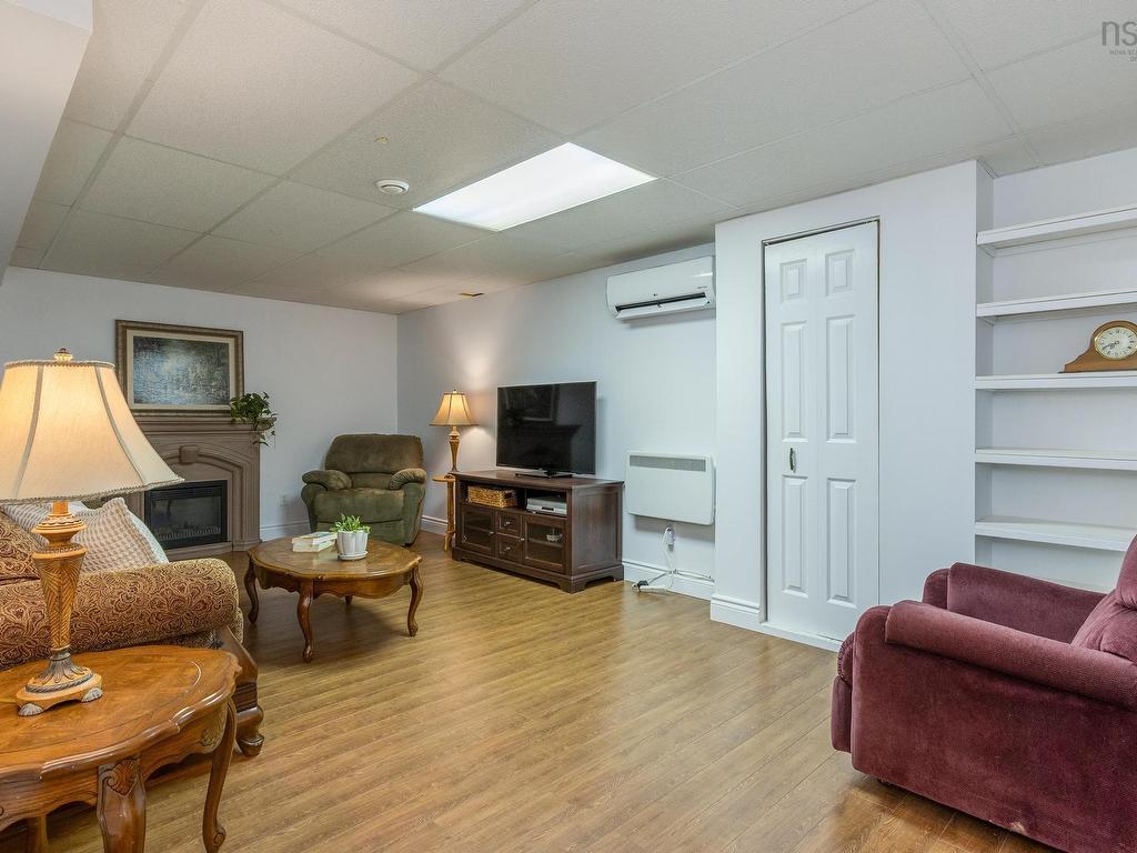 












74 Lakeshire Crescent

,
Cole Harbour,




NS
B2V 2N7


