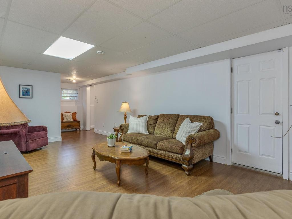 












74 Lakeshire Crescent

,
Cole Harbour,




NS
B2V 2N7

