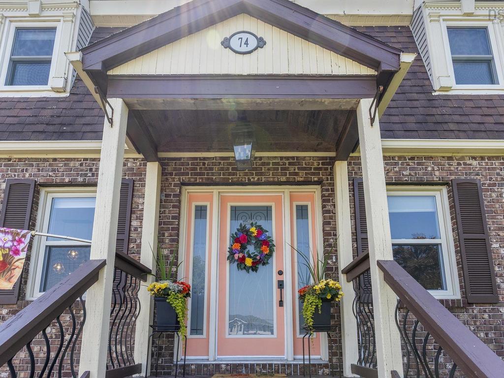 












74 Lakeshire Crescent

,
Cole Harbour,




NS
B2V 2N7

