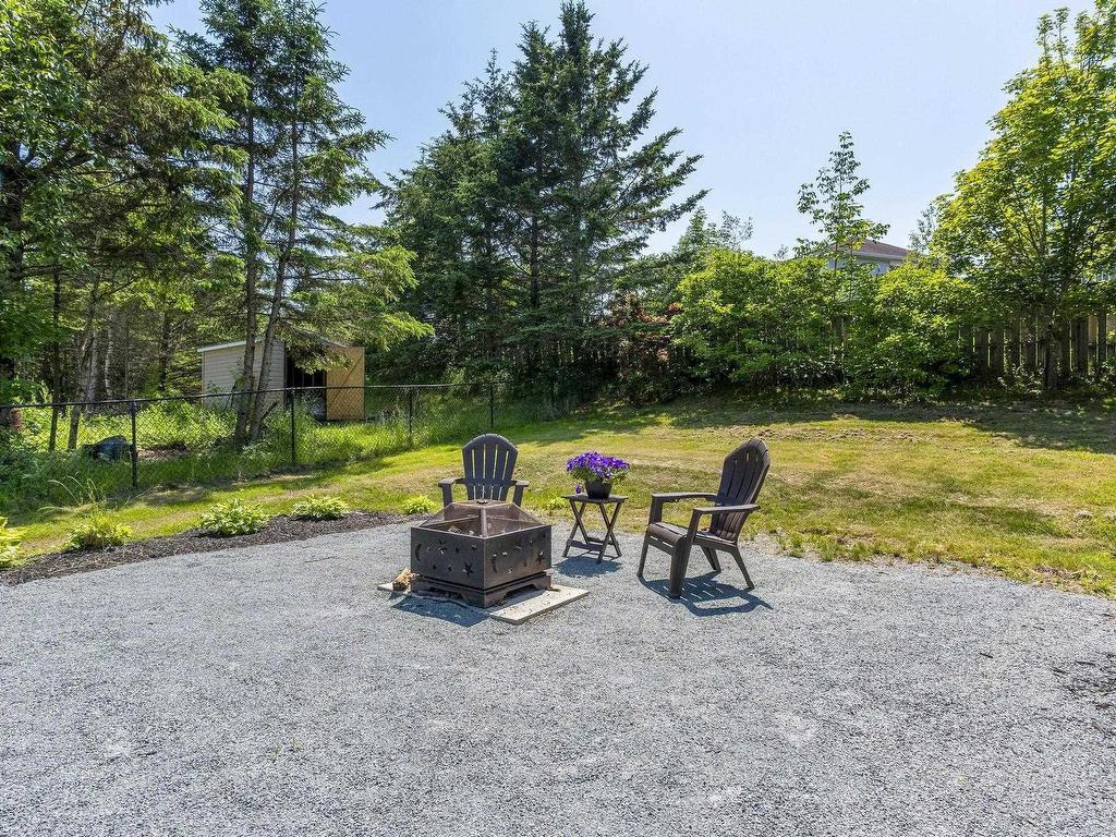 












74 Lakeshire Crescent

,
Cole Harbour,




NS
B2V 2N7

