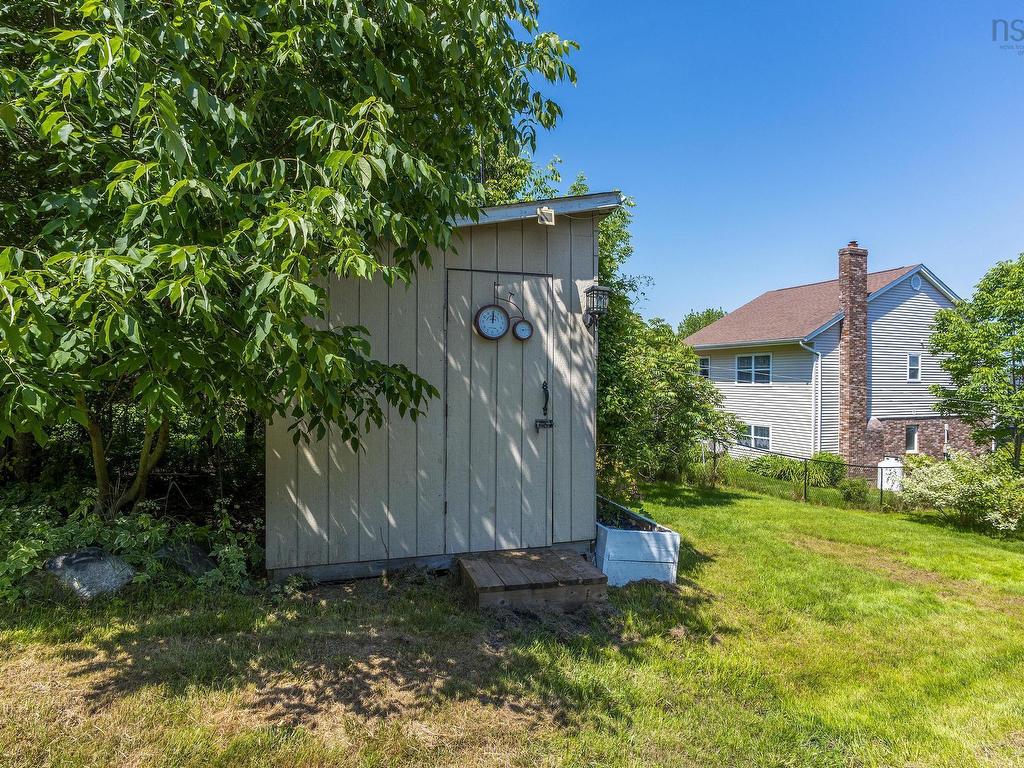 












74 Lakeshire Crescent

,
Cole Harbour,




NS
B2V 2N7

