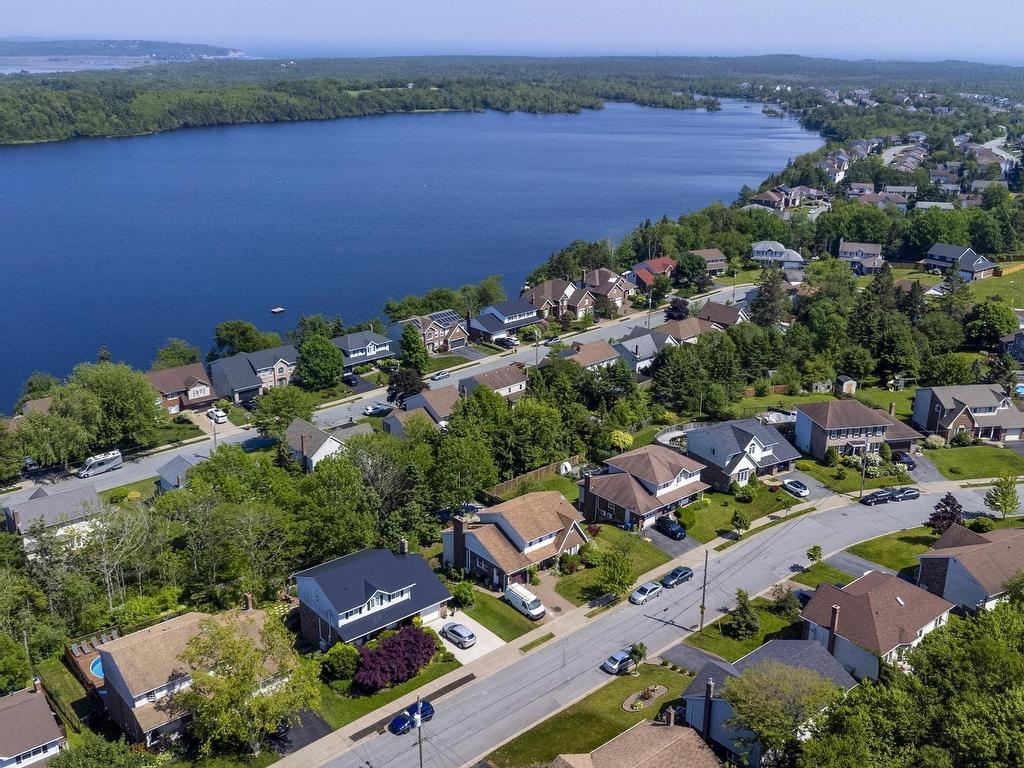 












74 Lakeshire Crescent

,
Cole Harbour,




NS
B2V 2N7

