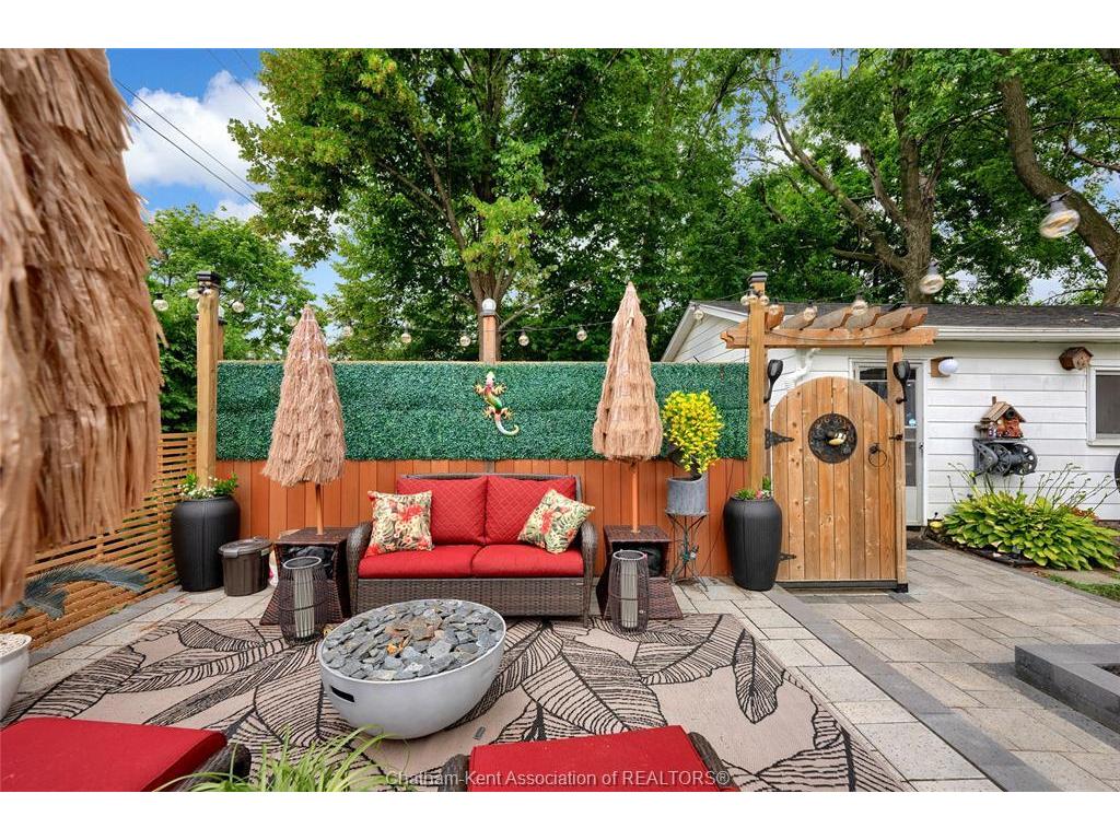 









127


Coatsworth

Avenue,
Chatham,




ON
N7L 1P7

