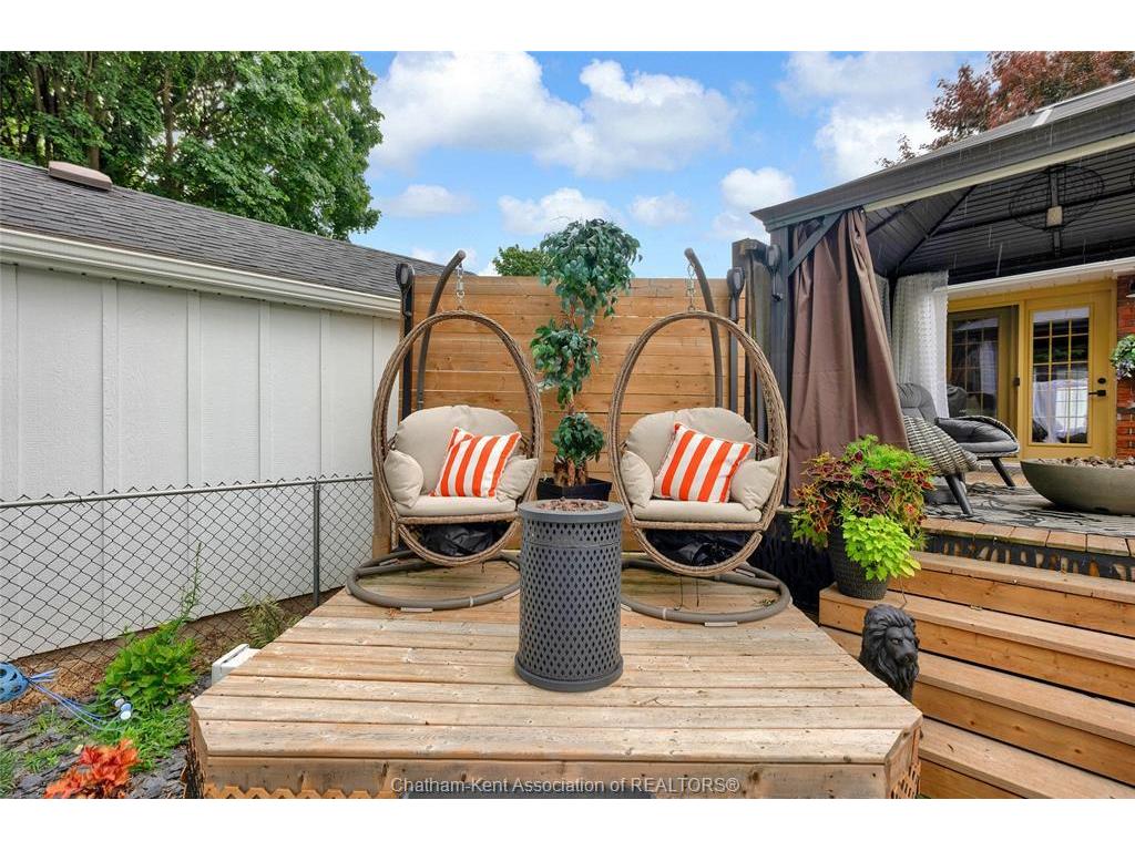 









127


Coatsworth

Avenue,
Chatham,




ON
N7L 1P7

