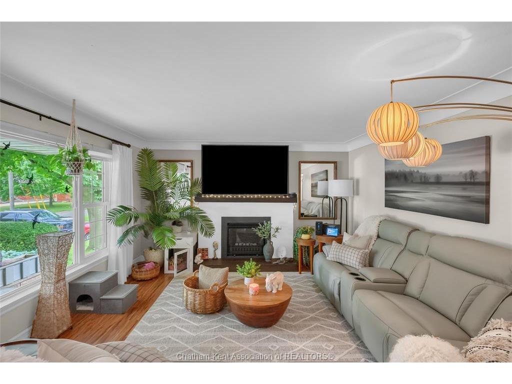 









127


Coatsworth

Avenue,
Chatham,




ON
N7L 1P7

