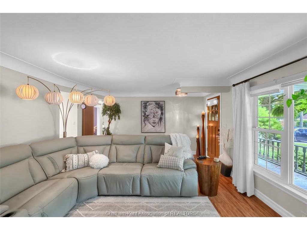









127


Coatsworth

Avenue,
Chatham,




ON
N7L 1P7

