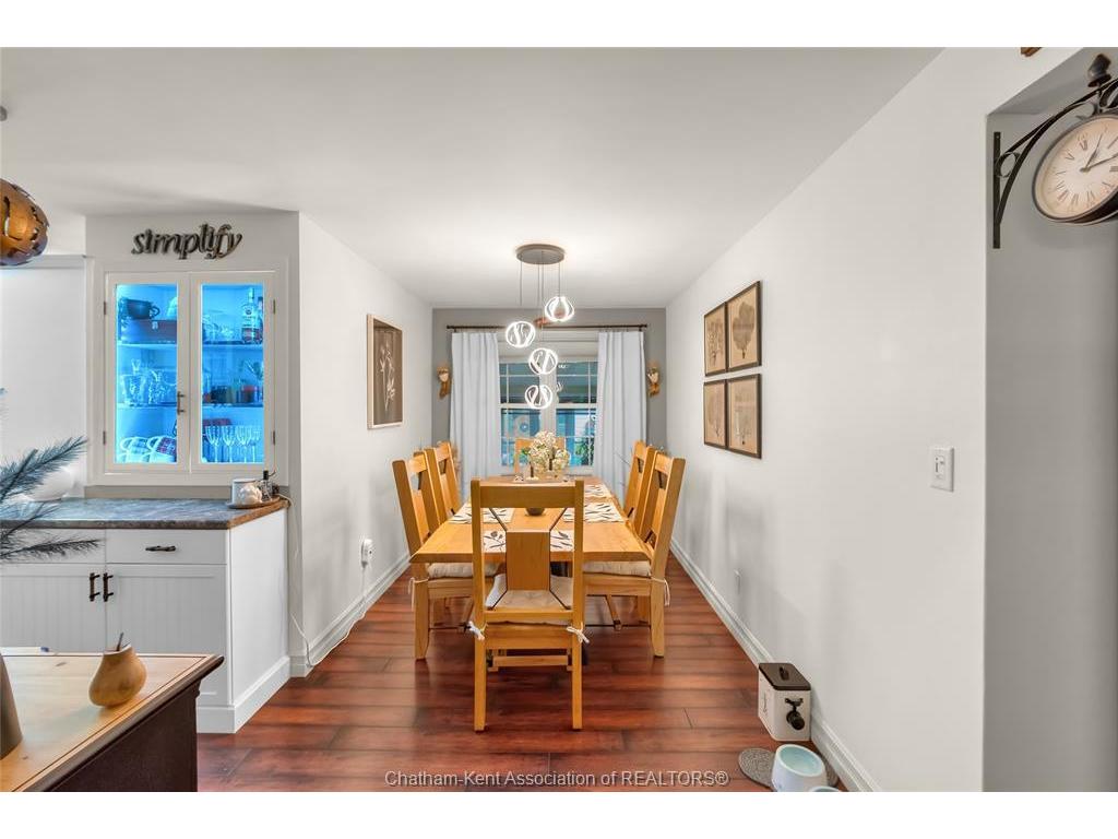









127


Coatsworth

Avenue,
Chatham,




ON
N7L 1P7

