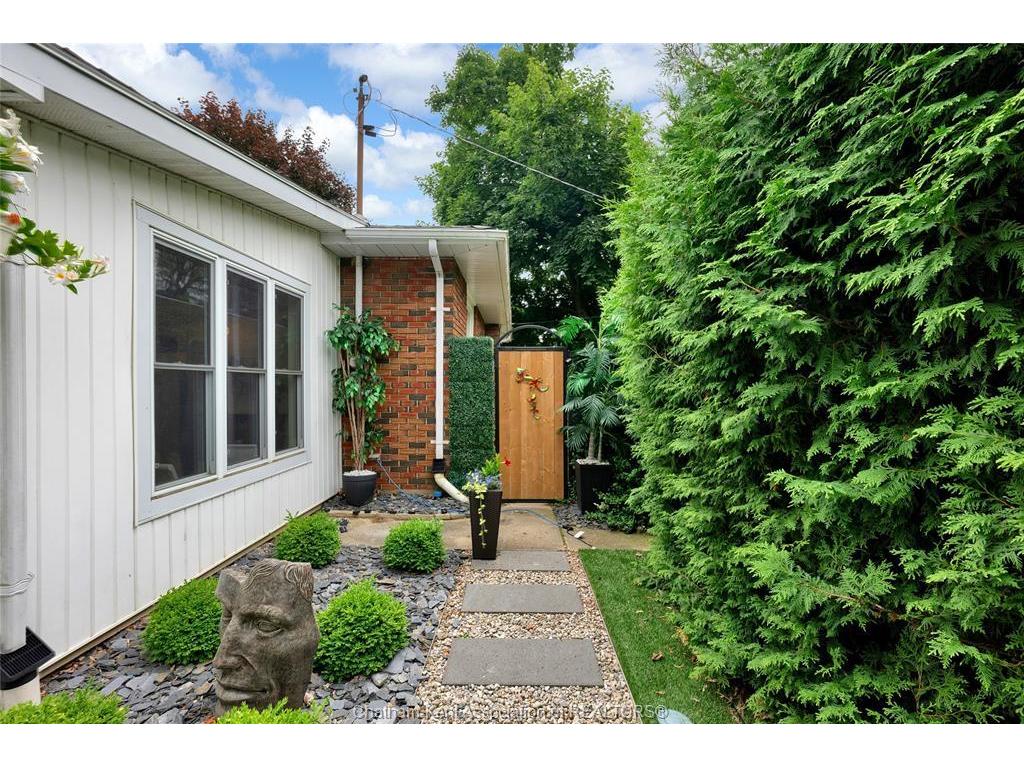 









127


Coatsworth

Avenue,
Chatham,




ON
N7L 1P7

